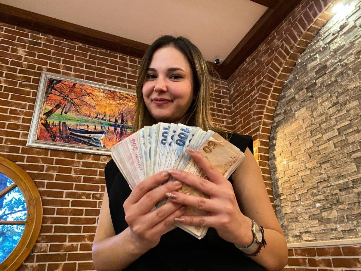 Denizli'de 43 dakikada 240 çöp şiş yedi, para ödülünün sahibi oldu