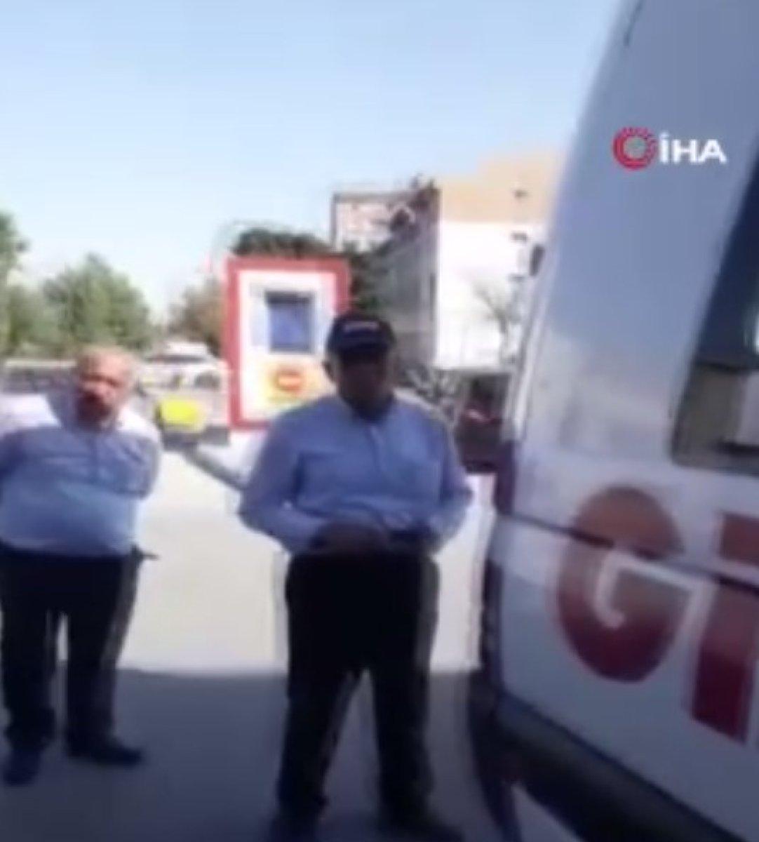 Ankara'da müşteriler, alışveriş miktarı 5 lira eksik diye market servisinden indirildi