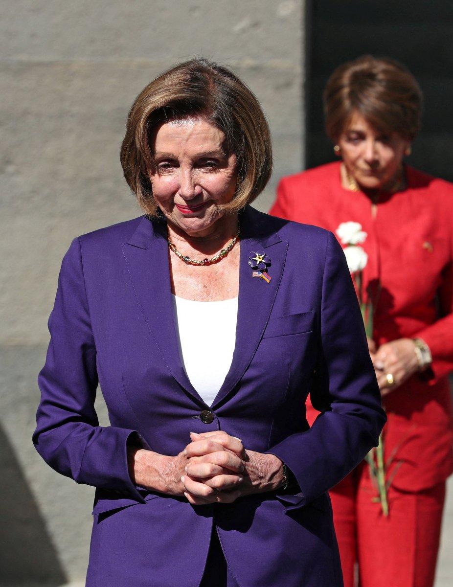 Nancy Pelosi'nin sözde soykırım anıtında sahte gözyaşları