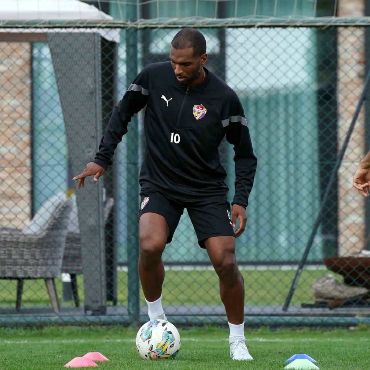 Ryan Babel'den iPhone 14'ün Türkiye fiyatına tepki