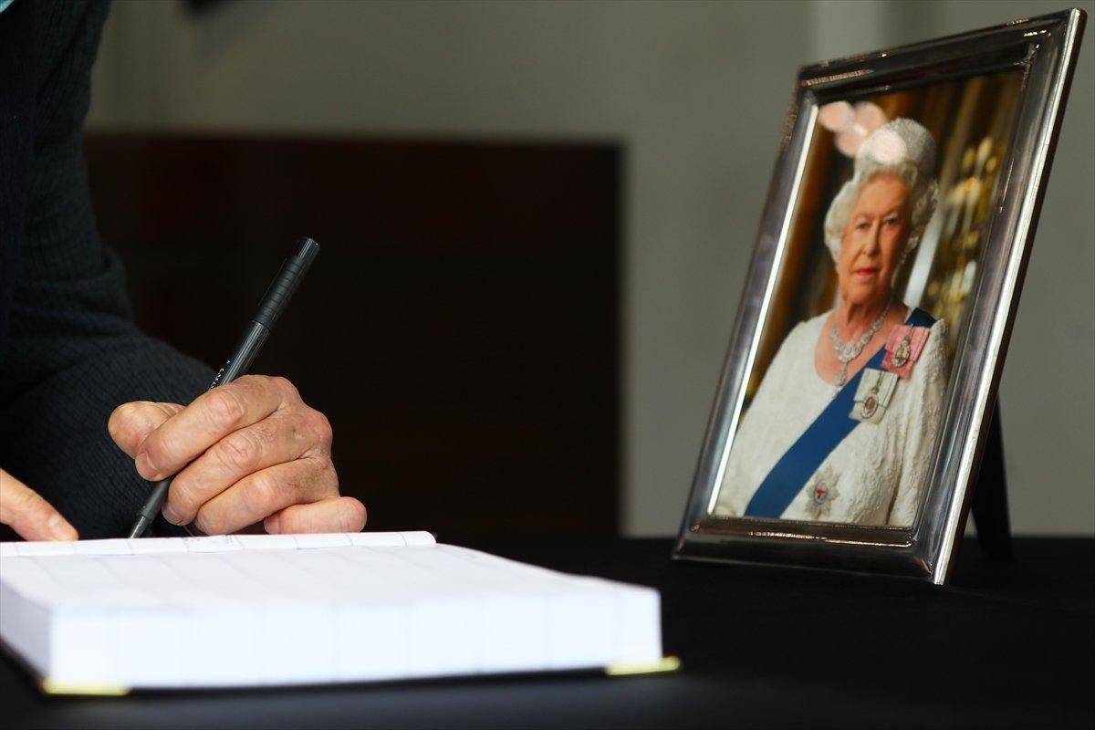 Mevlüt Çavuşoğlu Kraliçe'nin cenaze töreni için İngiltere’de