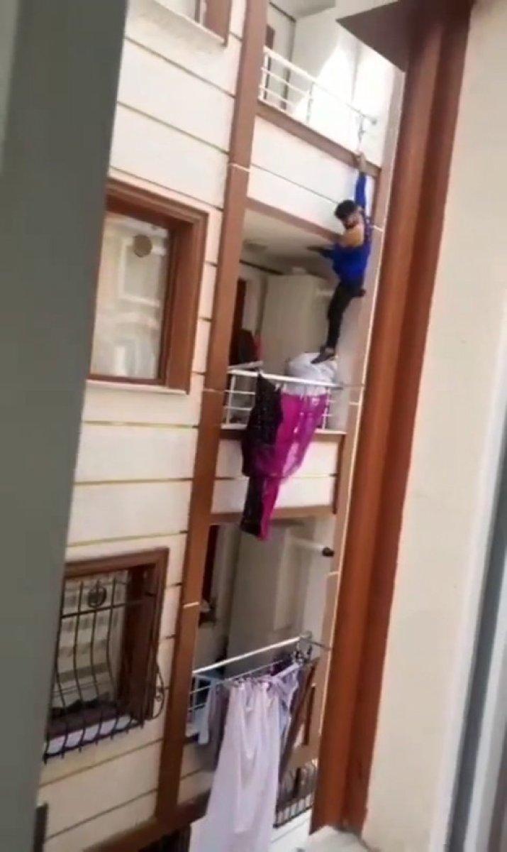 Başakşehir’de ev basan şahsın, balkondan kaçtığı anlar