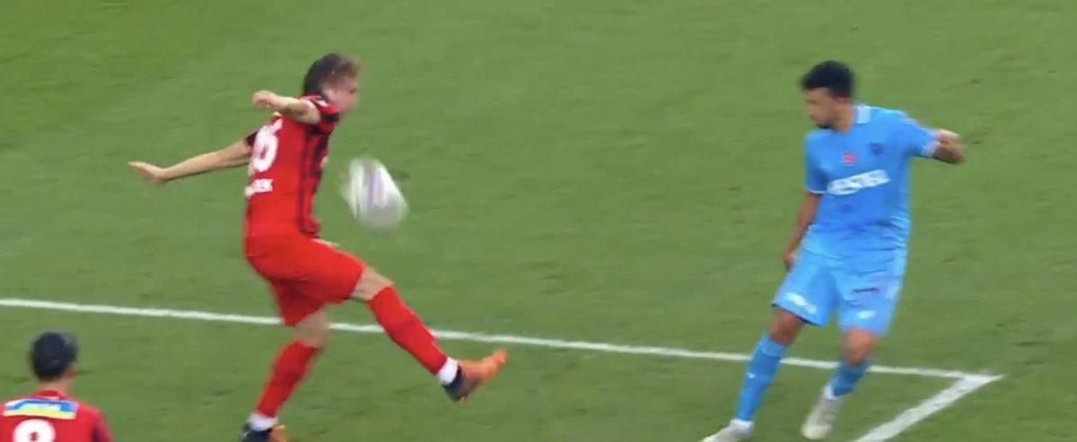 Trabzonspor - Gaziantep FK maçında tartışılan penaltı pozisyonu