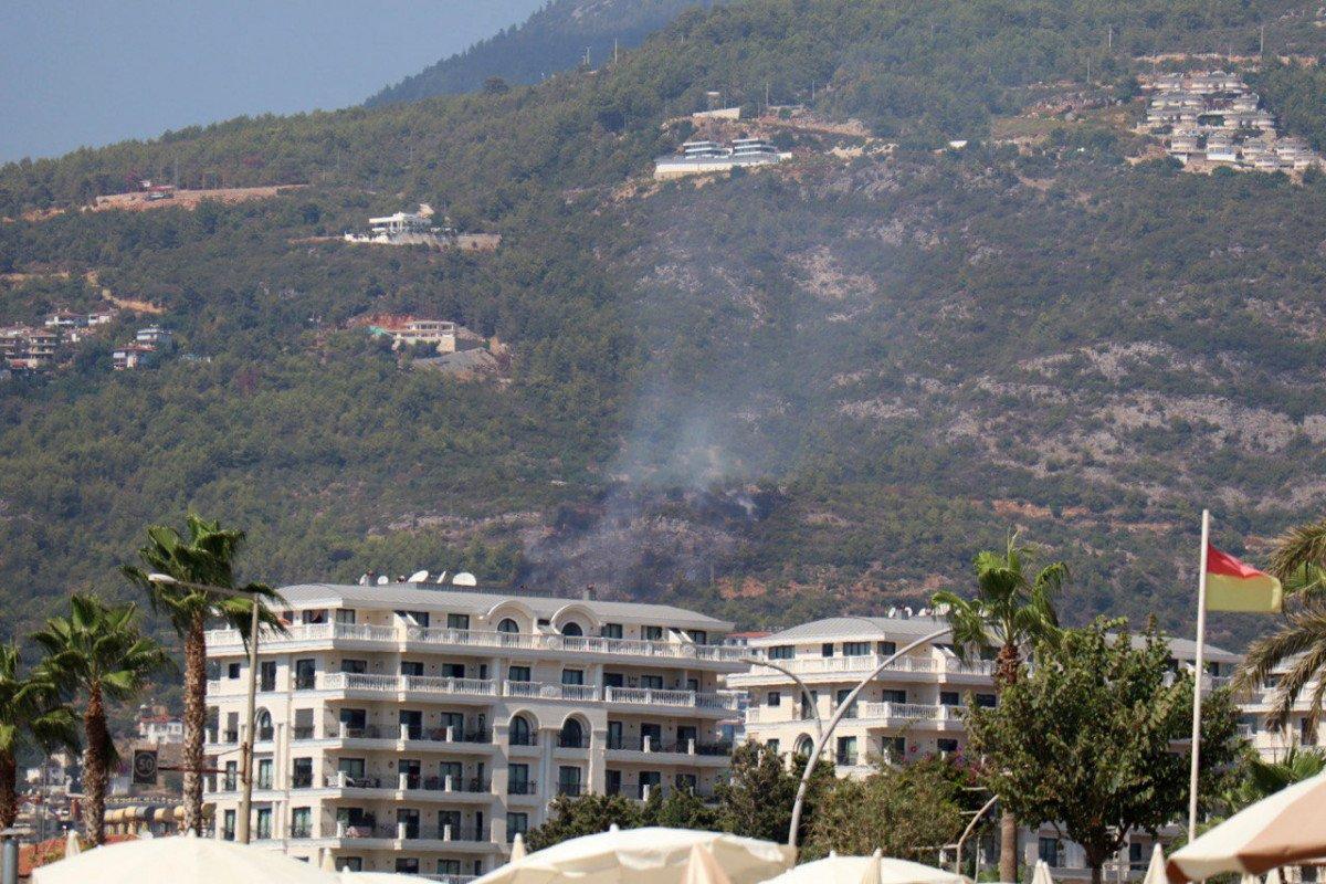 Antalya'da orman yangını 3 saatte söndürüldü