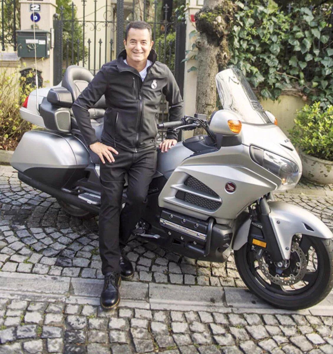 Acun Ilıcalı trafik kazası geçirdi