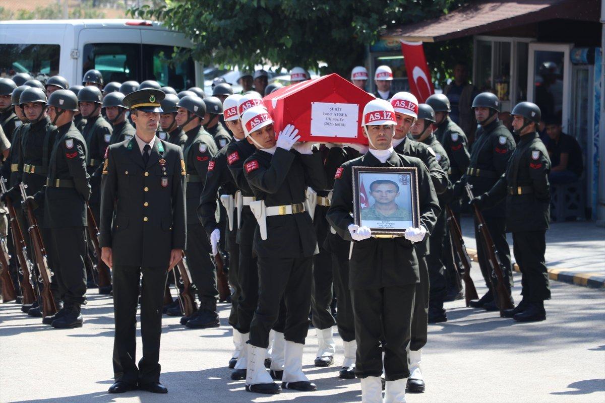 Şehit Sözleşmeli Er İsmet Aytek son yolculuğuna uğurlandı