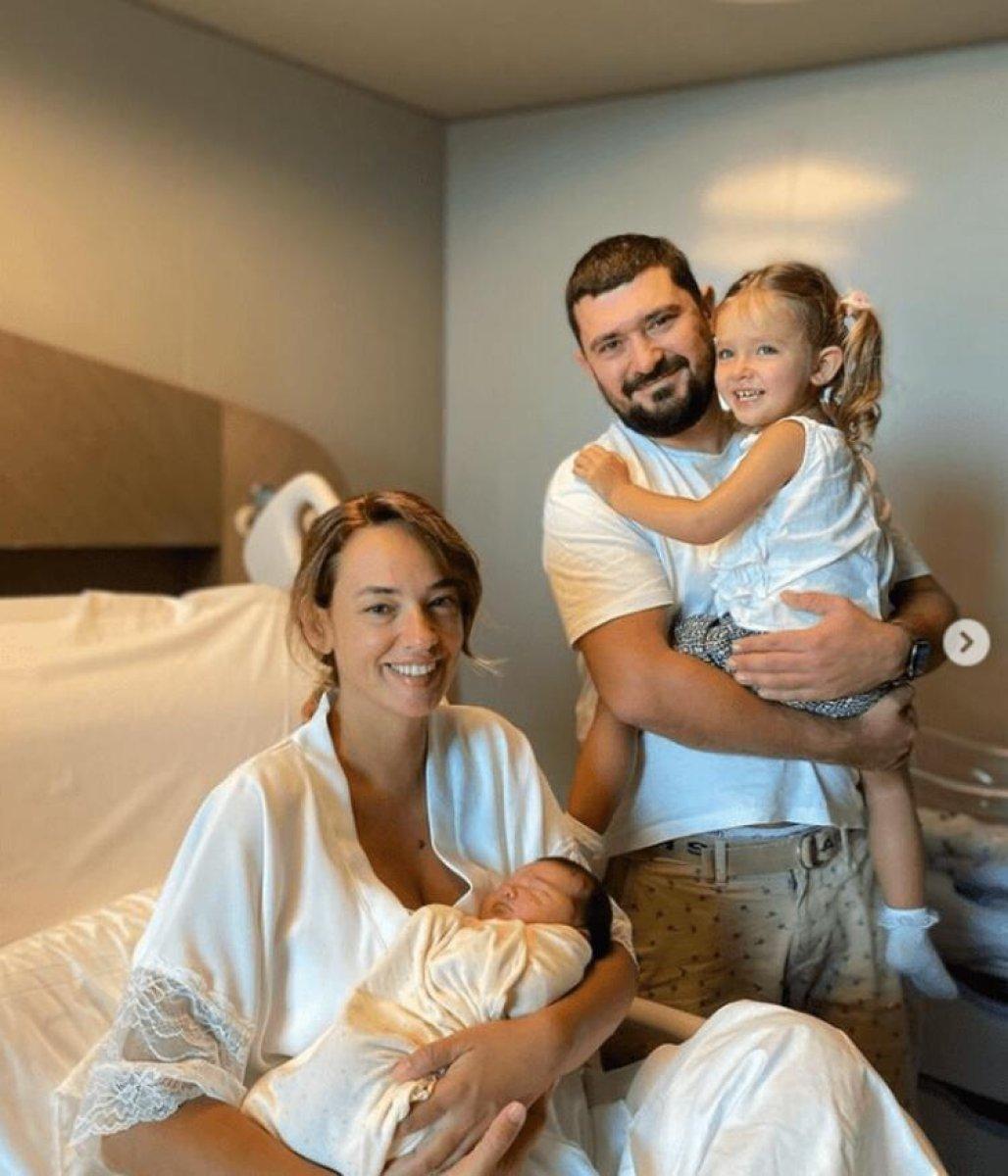 Seda Bakan kızlarını paylaştı