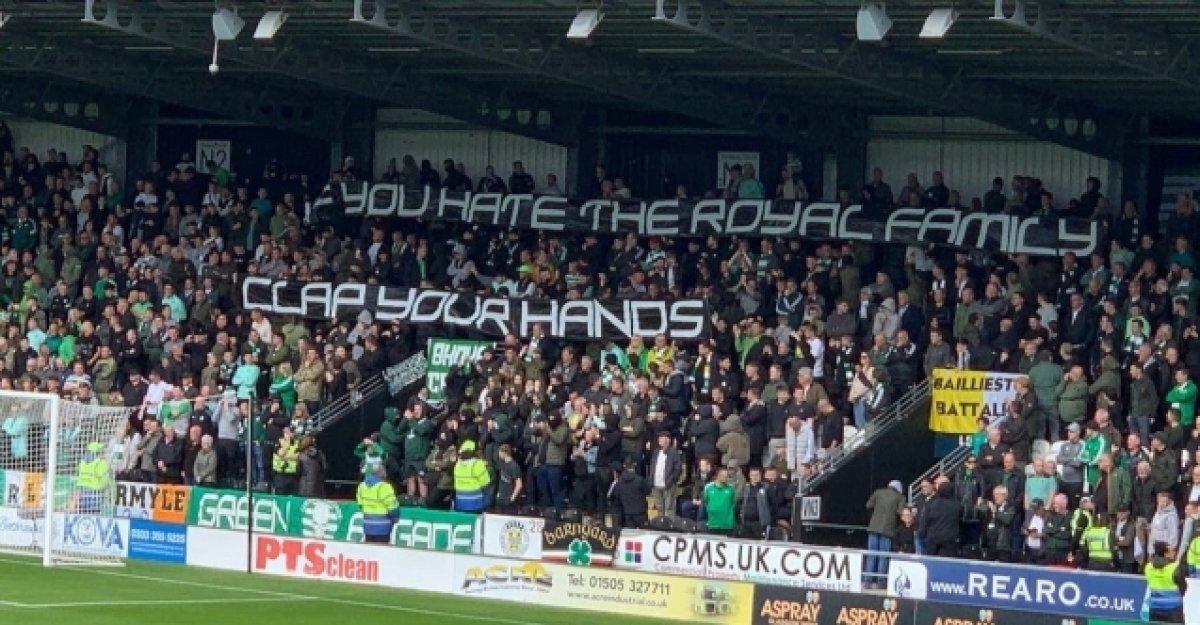 Celtic taraftarları, kraliyet ailesini protesto etti