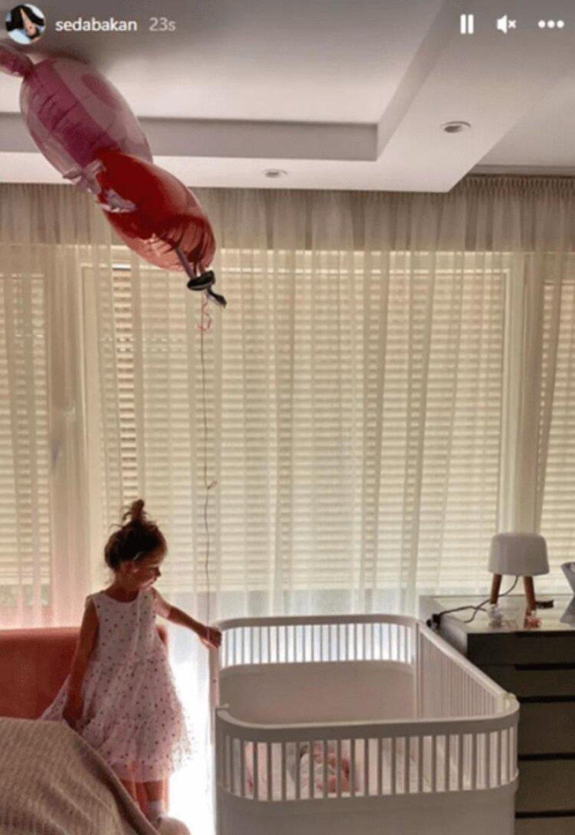 Seda Bakan kızlarını paylaştı