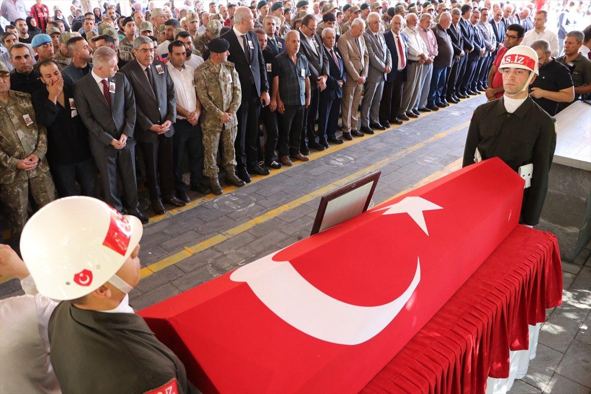 Şehit Sözleşmeli Er İsmet Aytek son yolculuğuna uğurlandı