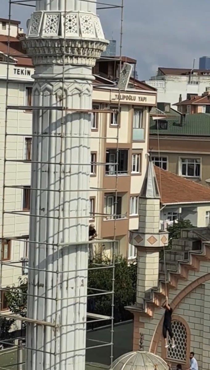 İstanbul’da 'pes' dedirten minare yenileme anları kamerada