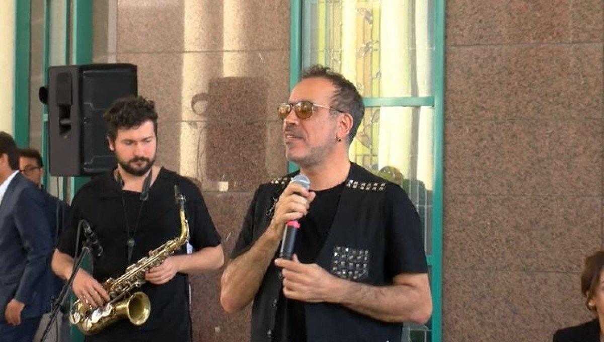 Haluk Levent gazilere konser verdi