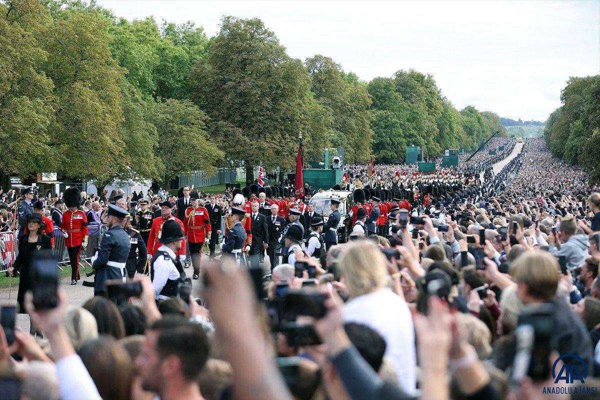 Kraliçe 2. Elizabeth için resmi cenaze töreni düzenlendi