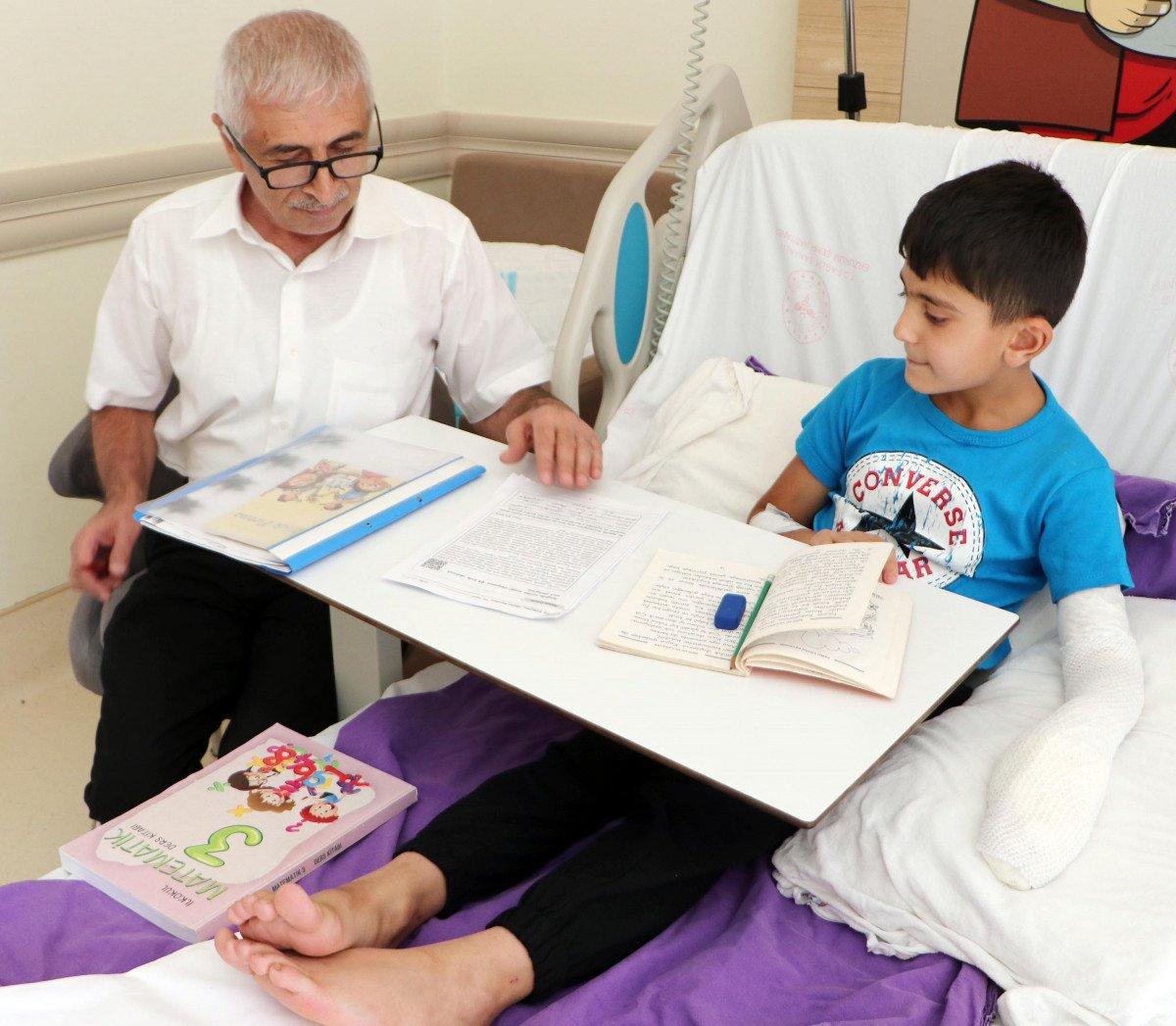 Erzurum Şehir Hastanesi’nde tedavi gören çocuklar dersbaşı yaptı