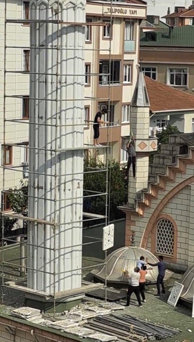 İstanbul’da 'pes' dedirten minare yenileme anları kamerada