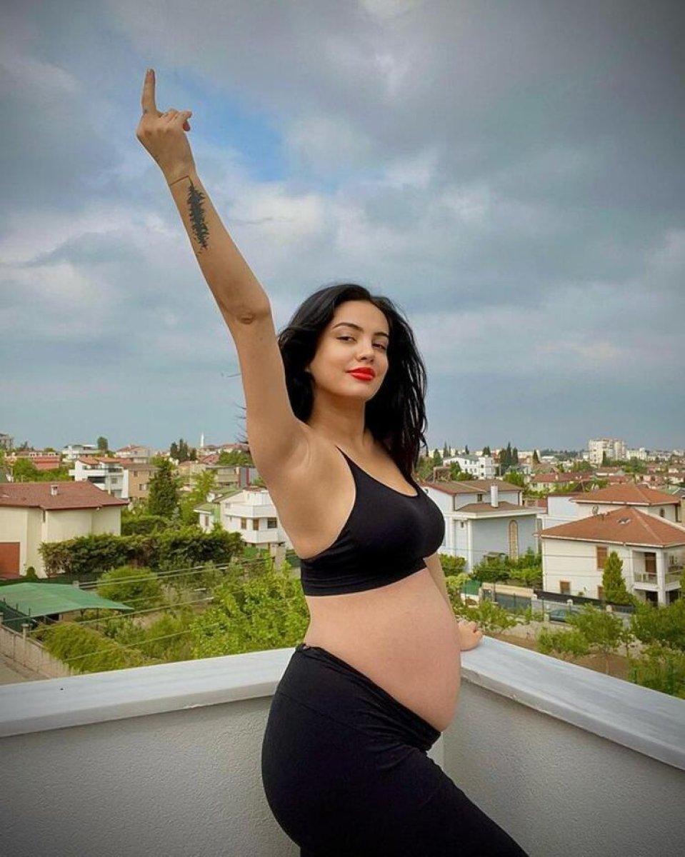 Ece Ronay, Mehmet Ali Erbil'e cevap verdi