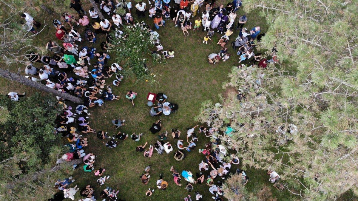 İstanbul'da yavru aslan Alex'in banyo yaptırıldığı anlar ilgiyle izlendi