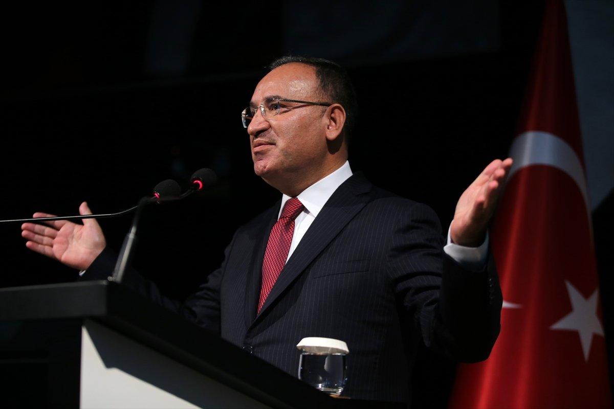 Bekir Bozdağ: Siyasetçiler adaletin orasından burasından çekmesin