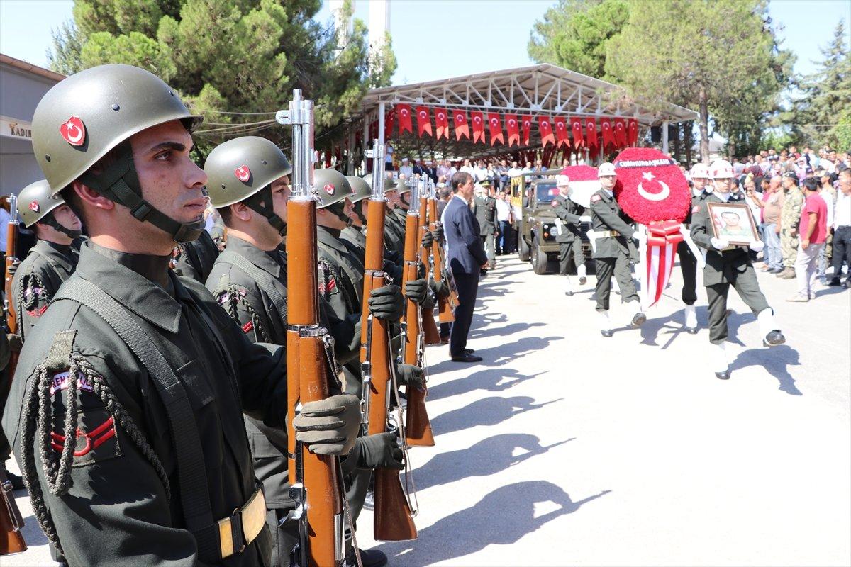 Şehit Sözleşmeli Er İsmet Aytek son yolculuğuna uğurlandı