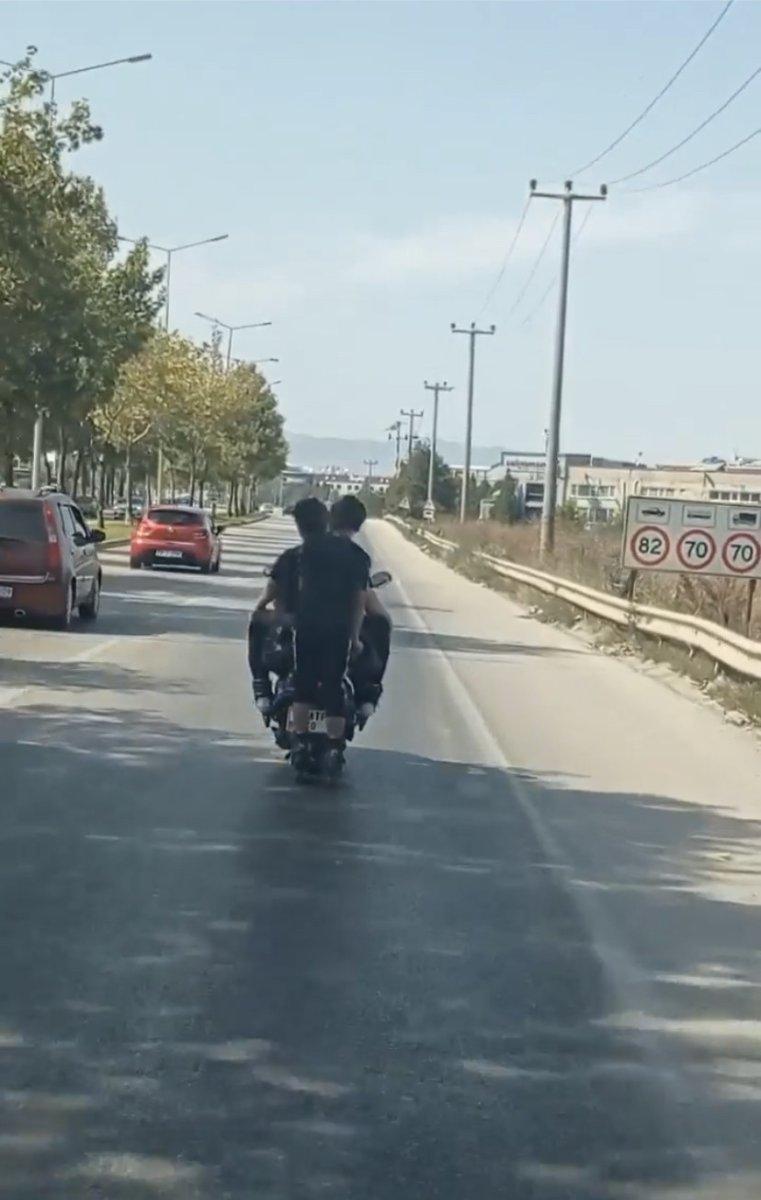 Bursa’da trafikte tehlikeli yolculuk anları kamerada