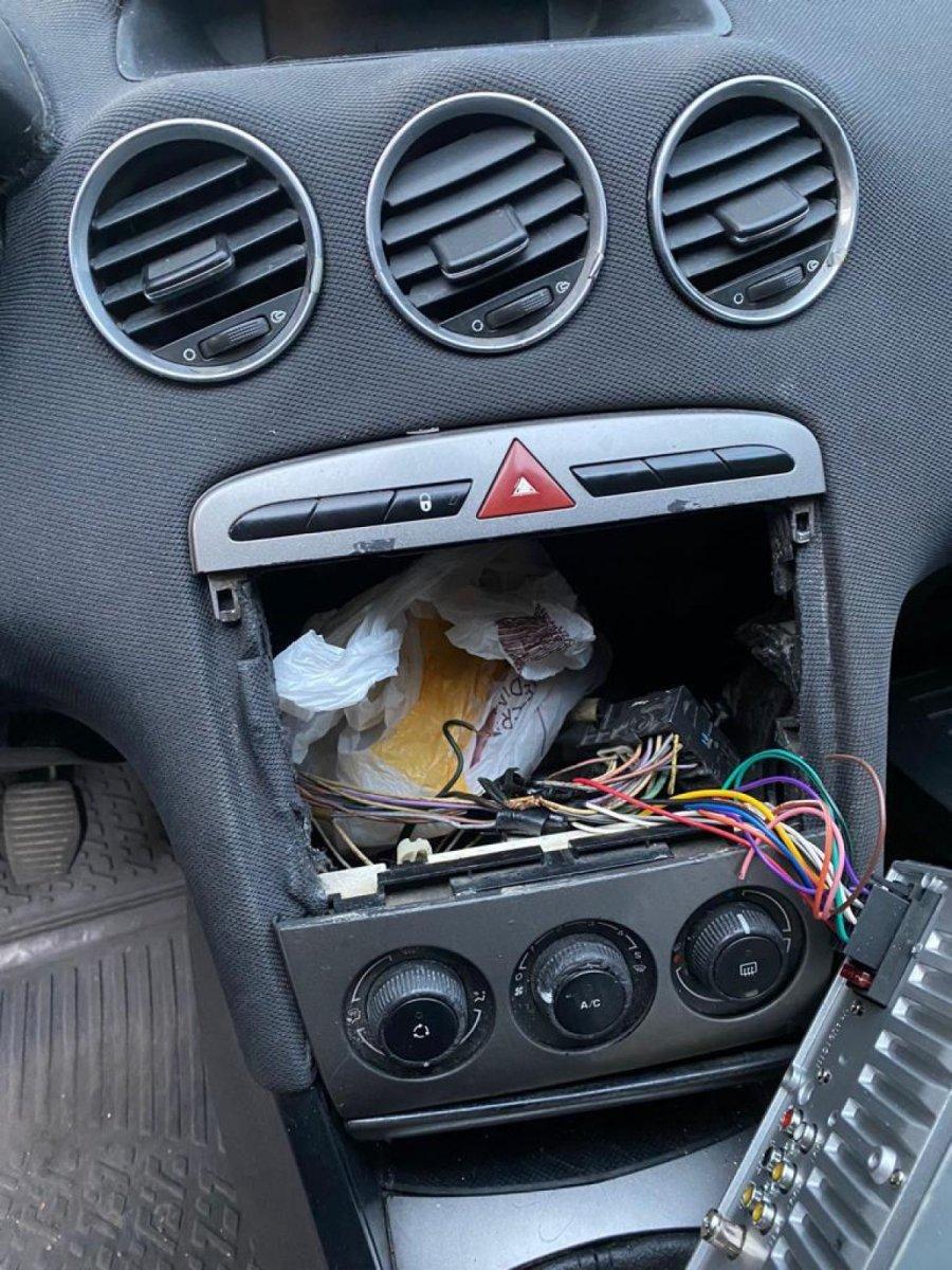 Eyüpsultan’da, bagajdan 1 kilogram uyuşturucu çıktı