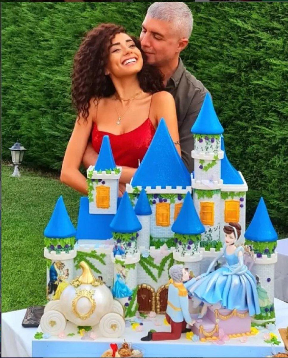 İranlı sevgilisi, Özcan Deniz'in kredi kartını patlattı