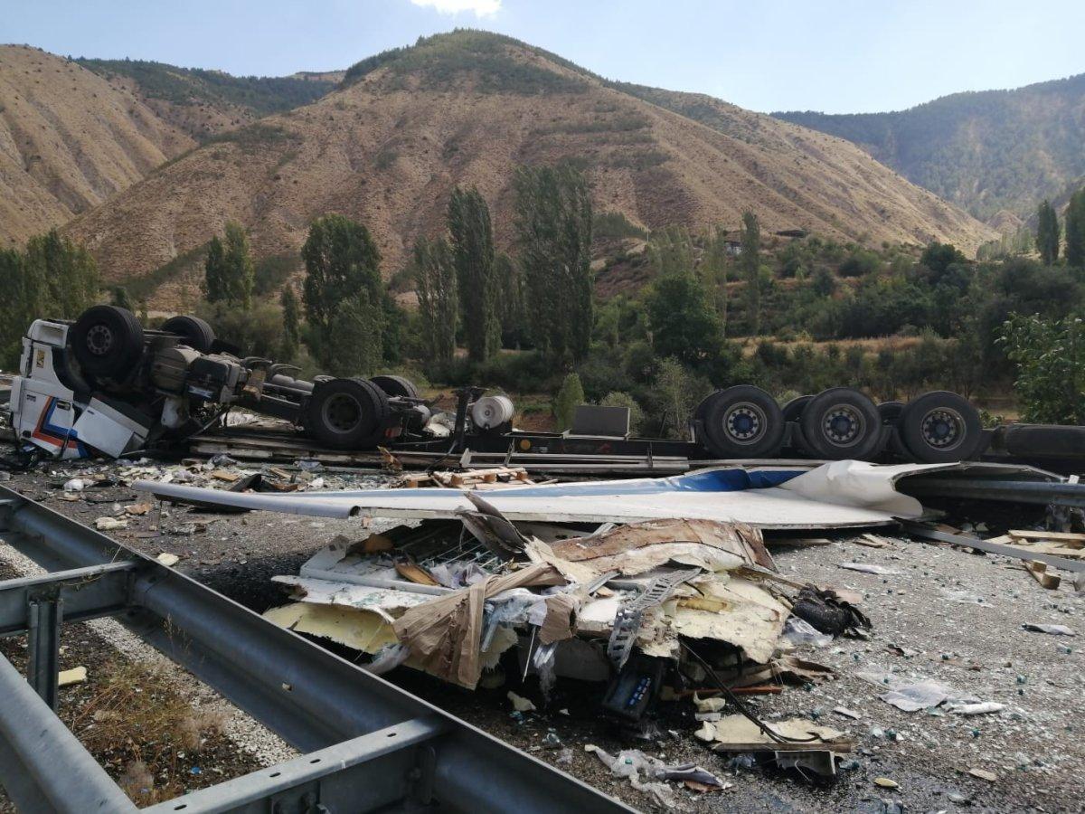 Erzurum’da tır kazasında şoför feci şekilde can verdi