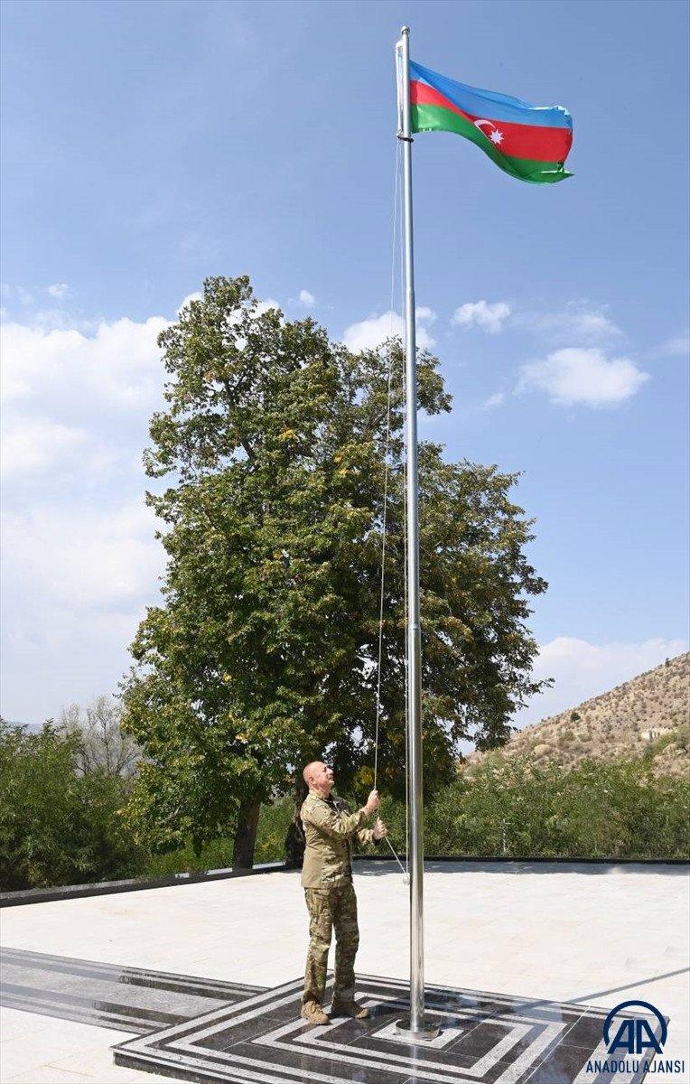 Azerbaycan Cumhurbaşkanı İlham Aliyev, işgalden kurtarılan Laçın'ı ziyaret etti