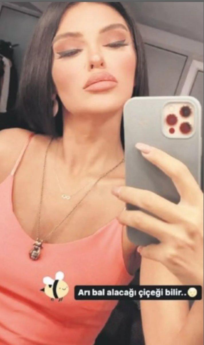 Cem Belevi, İrem Derici'nin kolyesini Bircan Bali'ye taktı