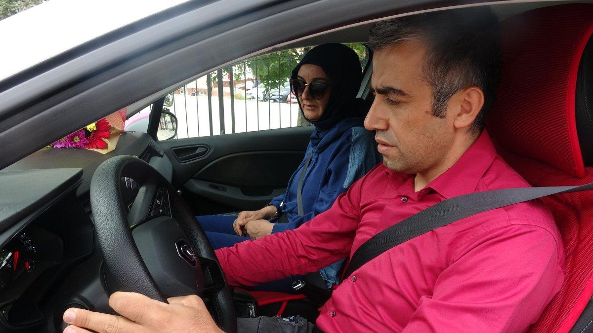 Tokat'ta ehliyeti 9'uncu sınavında kazanan adamın gözyaşları