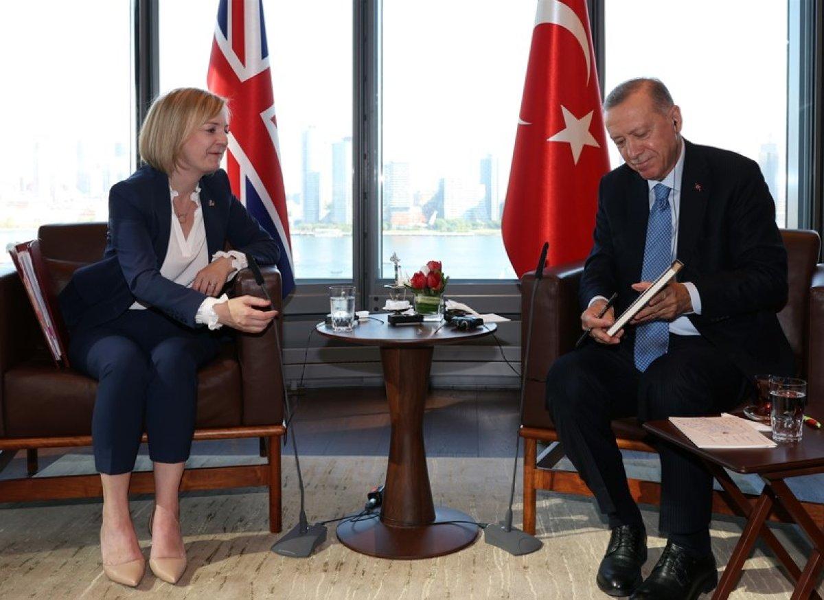 Cumhurbaşkanı Erdoğan, İngiltere Başbakanı Liz Truss ile görüştü