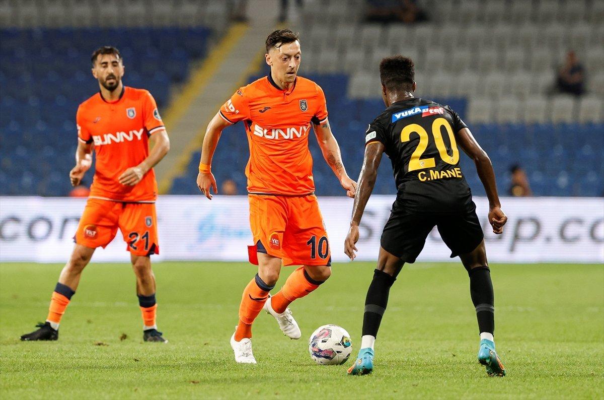 Darul Ta'zim'in sahibinden Mesut Özil'e: Koşmayan oyuncuya para harcamam