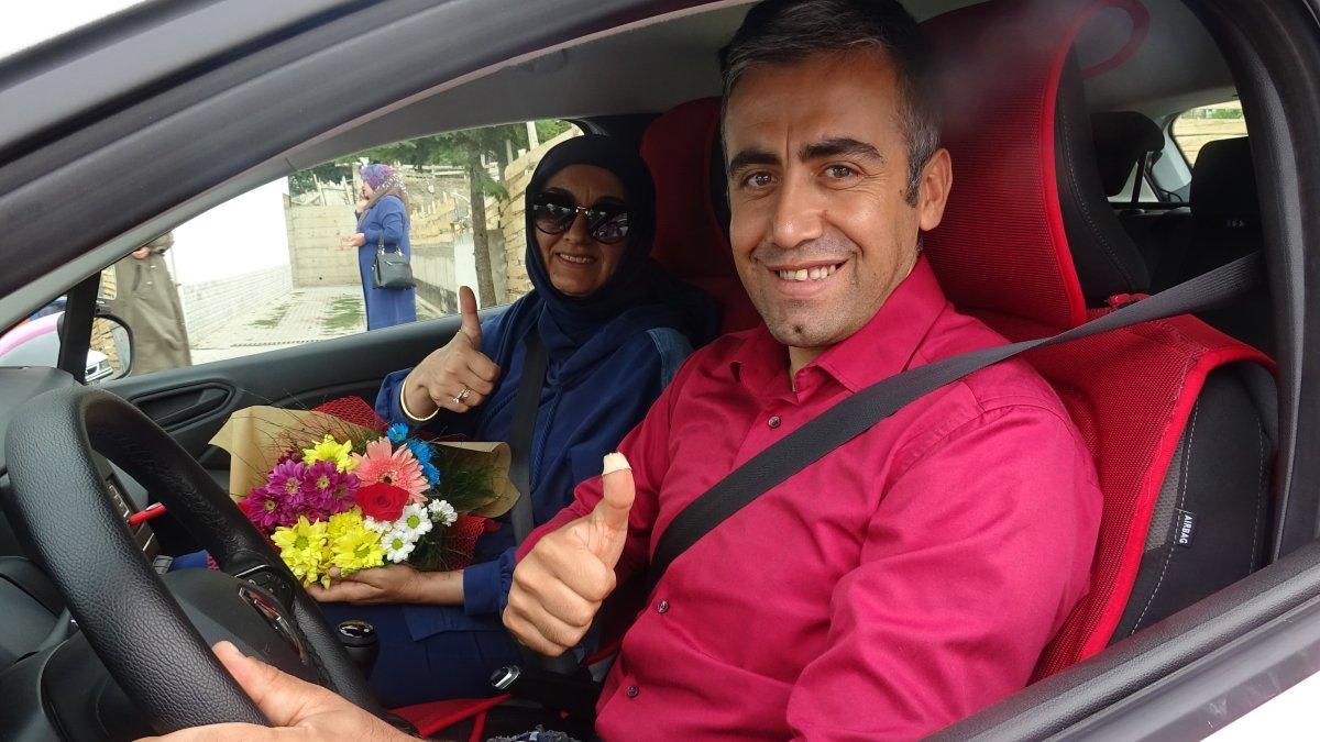 Tokat'ta ehliyeti 9'uncu sınavında kazanan adamın gözyaşları