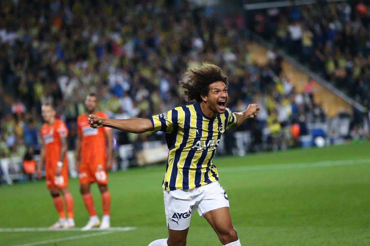 Willian Arao, hücuma katkı veriyor