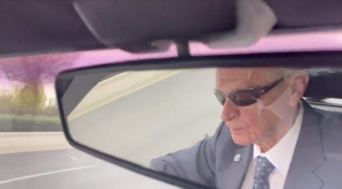 Devlet Bahçeli arabasıyla Ankara yollarında