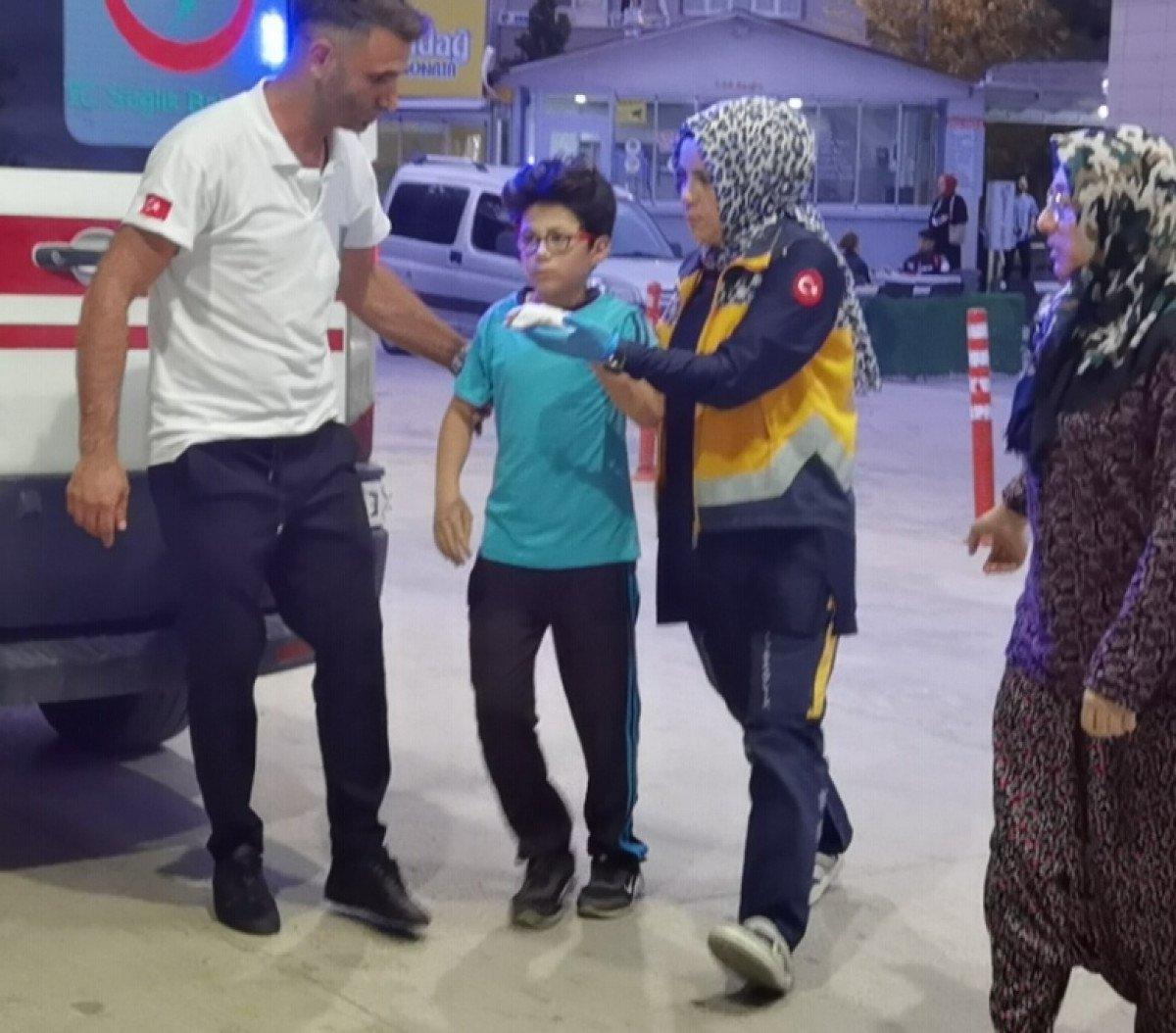 Bursa’da salıncakta sallanırken parmağı koptu