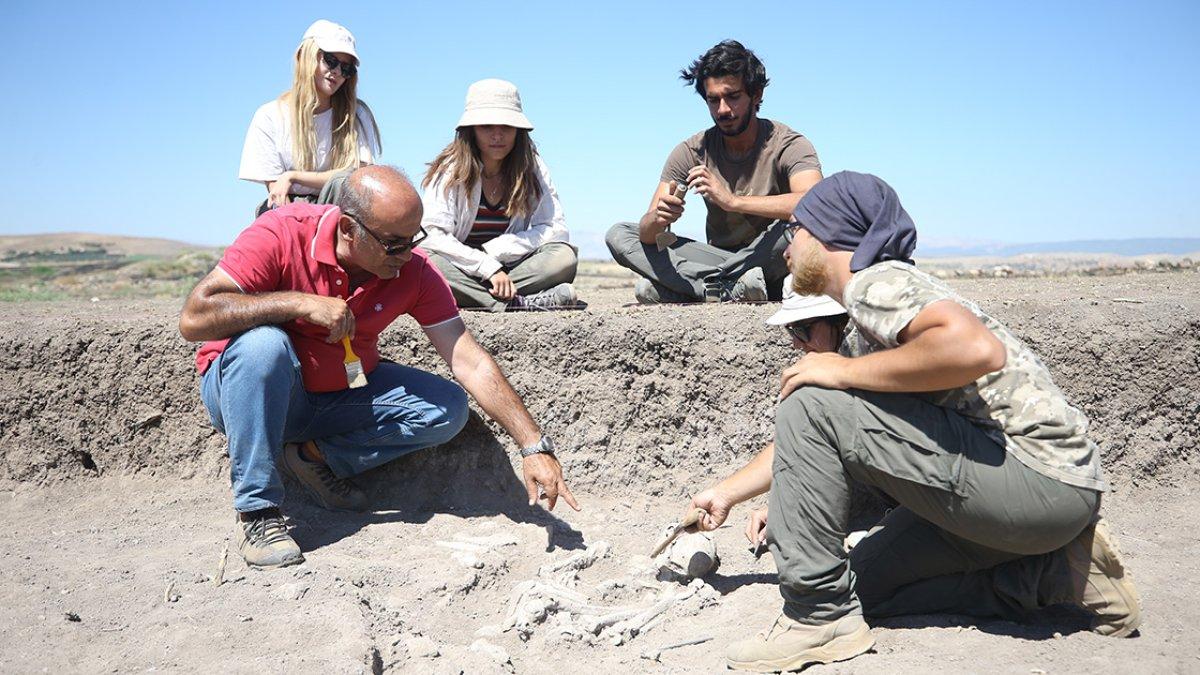 Kahramanmaraş'taki arkeolojik kazılarda kadın iskeleti bulundu