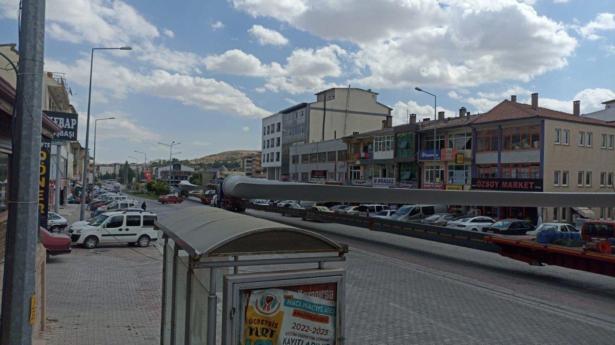 Sivas'ta 80 metre uzunluğundaki pervanelerin geçişi