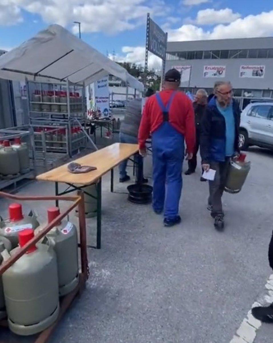 Almanya’da tüp kuyruğu