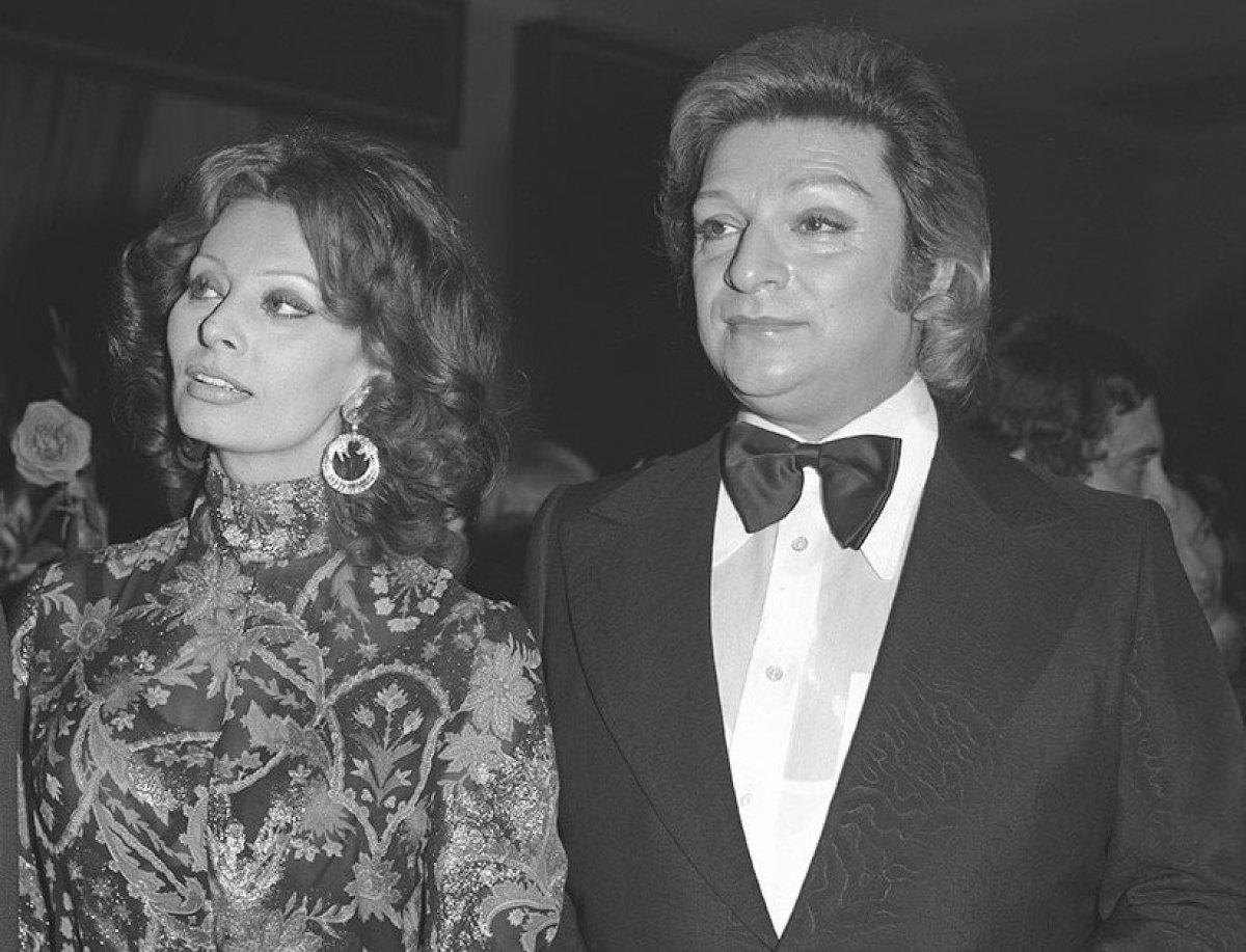 Türk müziğinin güneşi Zeki Müren'in 26'ıncı ölüm yıl dönümü