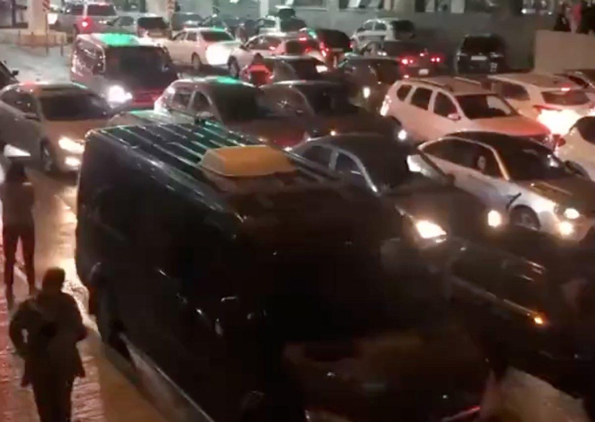 Rusya'da seferberlik sonrası halk, sınırlara akın etti