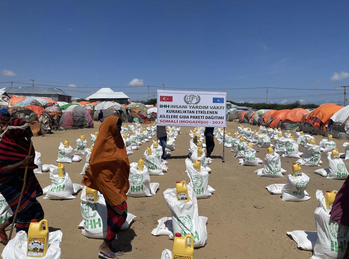 Somali'de milyonlarca insan açlık ve kuraklıkla mücadele ediyor