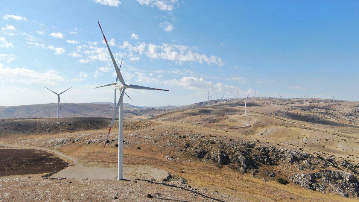 Sivas'ta 80 metre uzunluğundaki pervanelerin geçişi