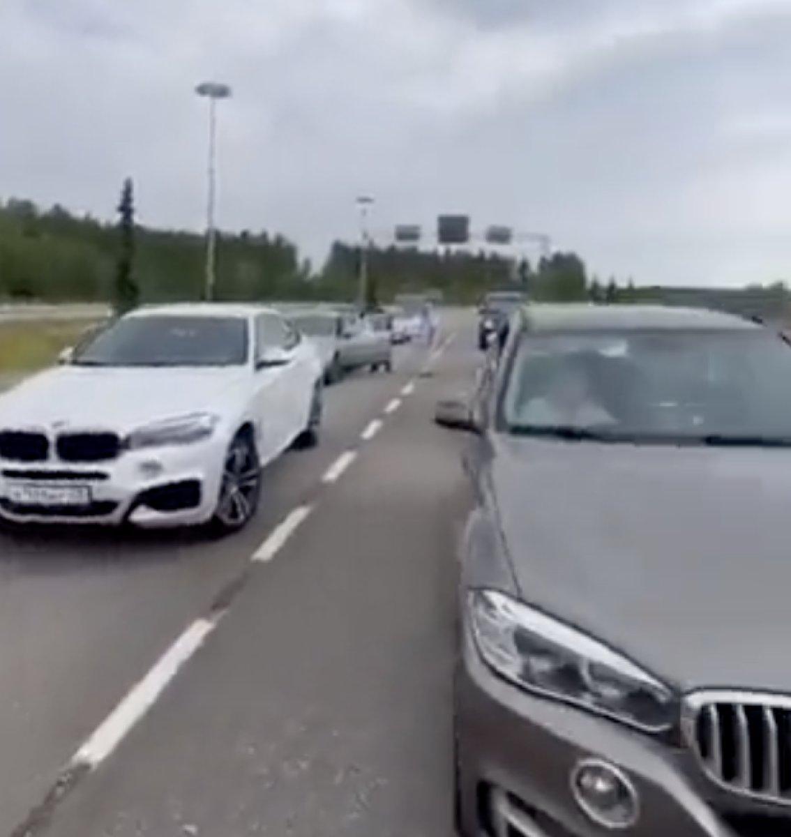 Rusya'da seferberlik sonrası halk, sınırlara akın etti