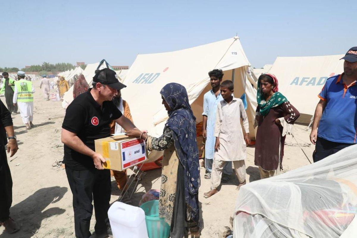 Süleyman Soylu, Türkiye'den Pakistan'a giden yardımları açıkladı