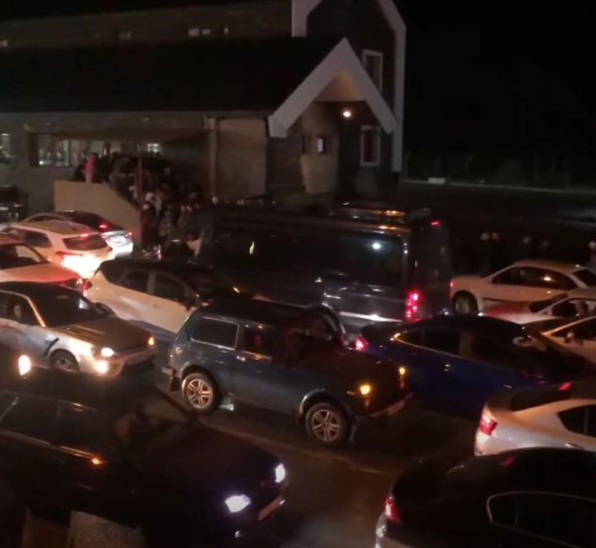 Rus vatandaşları, seferberlik ilanından sonra Gürcistan sınırına akın etti