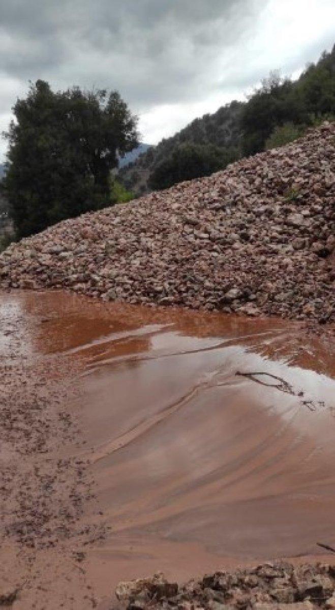Adana'da şiddetli yağış sonra heyelan