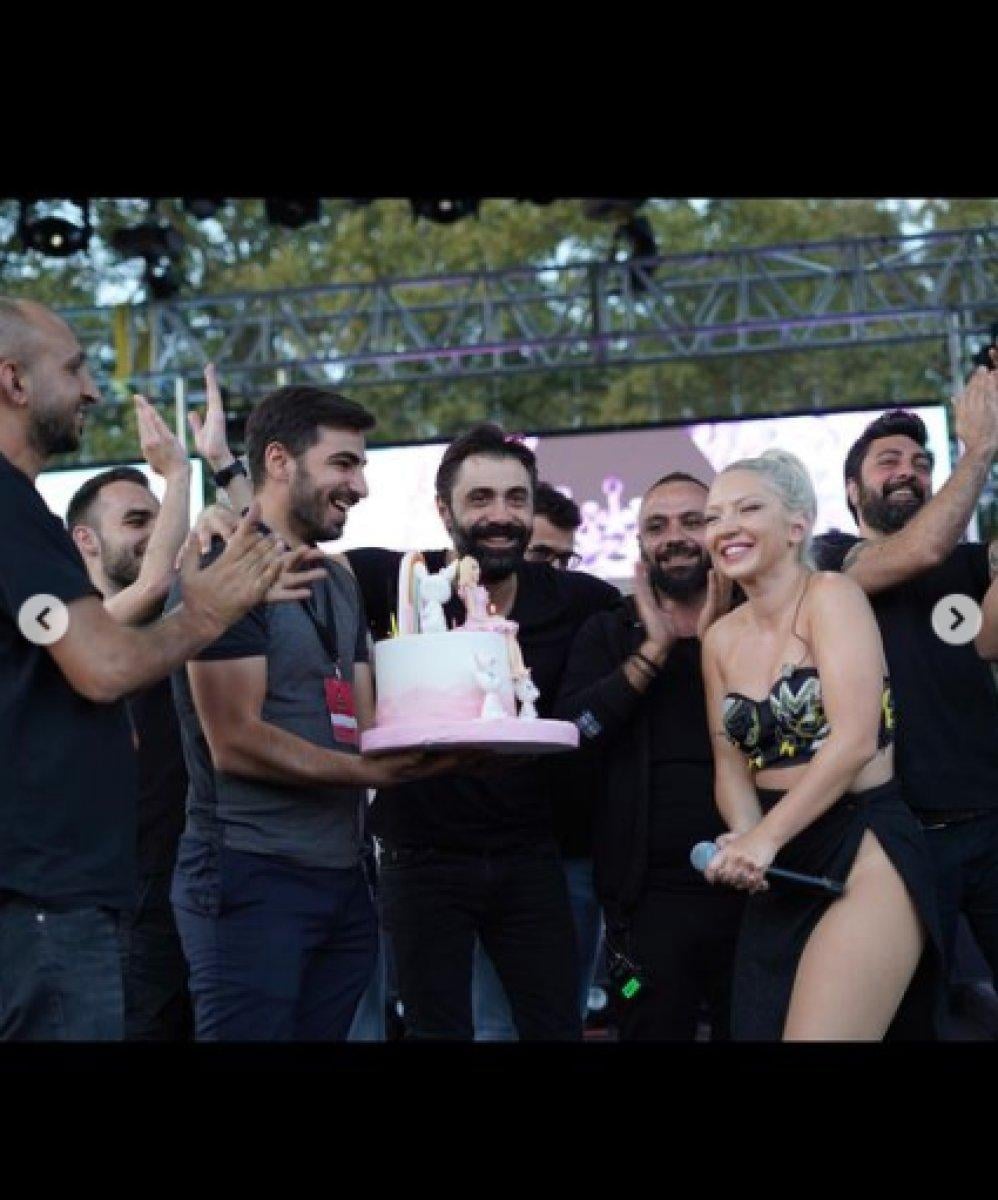 Ece Seçkin, boyuyla dalga geçen öğretmene cevap verdi