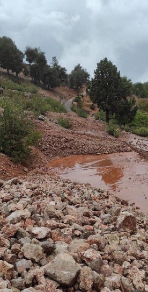 Adana'da şiddetli yağış sonra heyelan