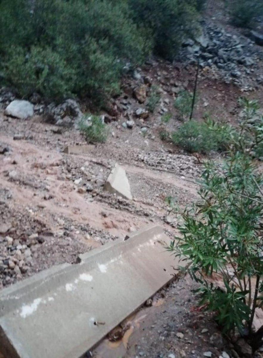 Adana'da şiddetli yağış sonra heyelan